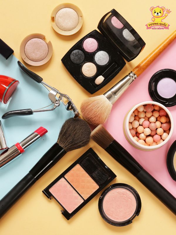 Món đồ trang điểm hay sản phẩm dưỡng da là lựa chọn hoàn hảo để giúp người phụ nữ của bạn luôn rạng rỡ
