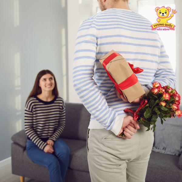 Gửi quà đến nơi làm việc hoặc bất ngờ xuất hiện