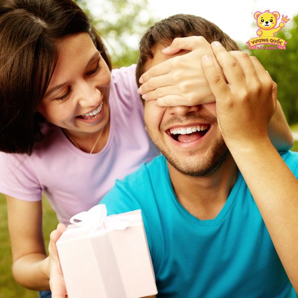 Tặng gì cho bạn nam hướng ngoại
