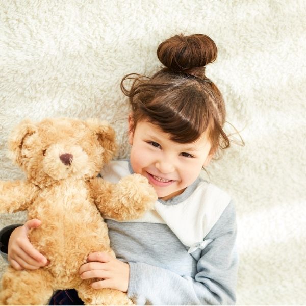Gấu bông dạy trẻ cách quan tâm và chăm sóc