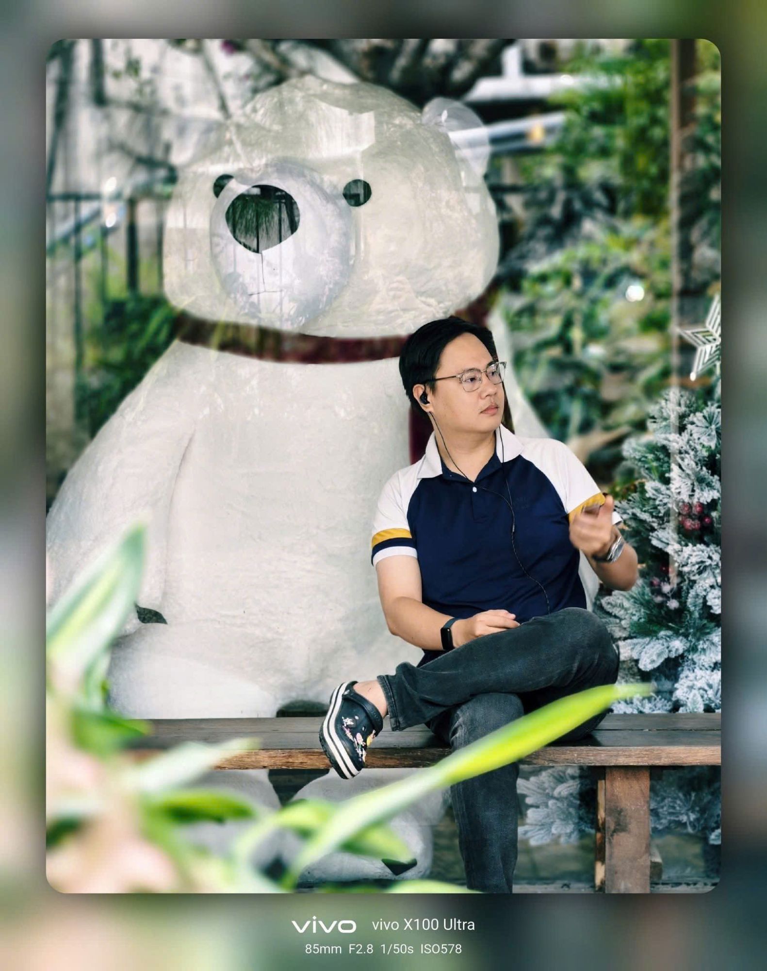 Gấu Tuyết Bắc Cực decor bày trong không gian quán